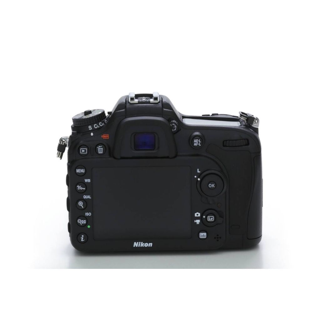 Nikon D7200 DSLR Camera with 18-140mm Lens